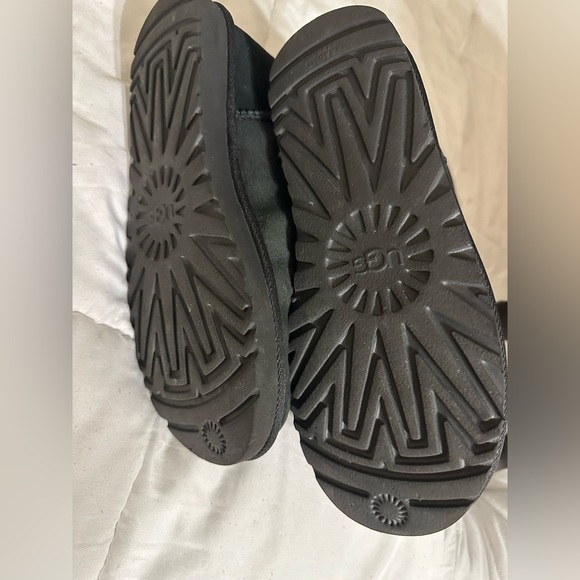 Uggs - Picture 4 of 5